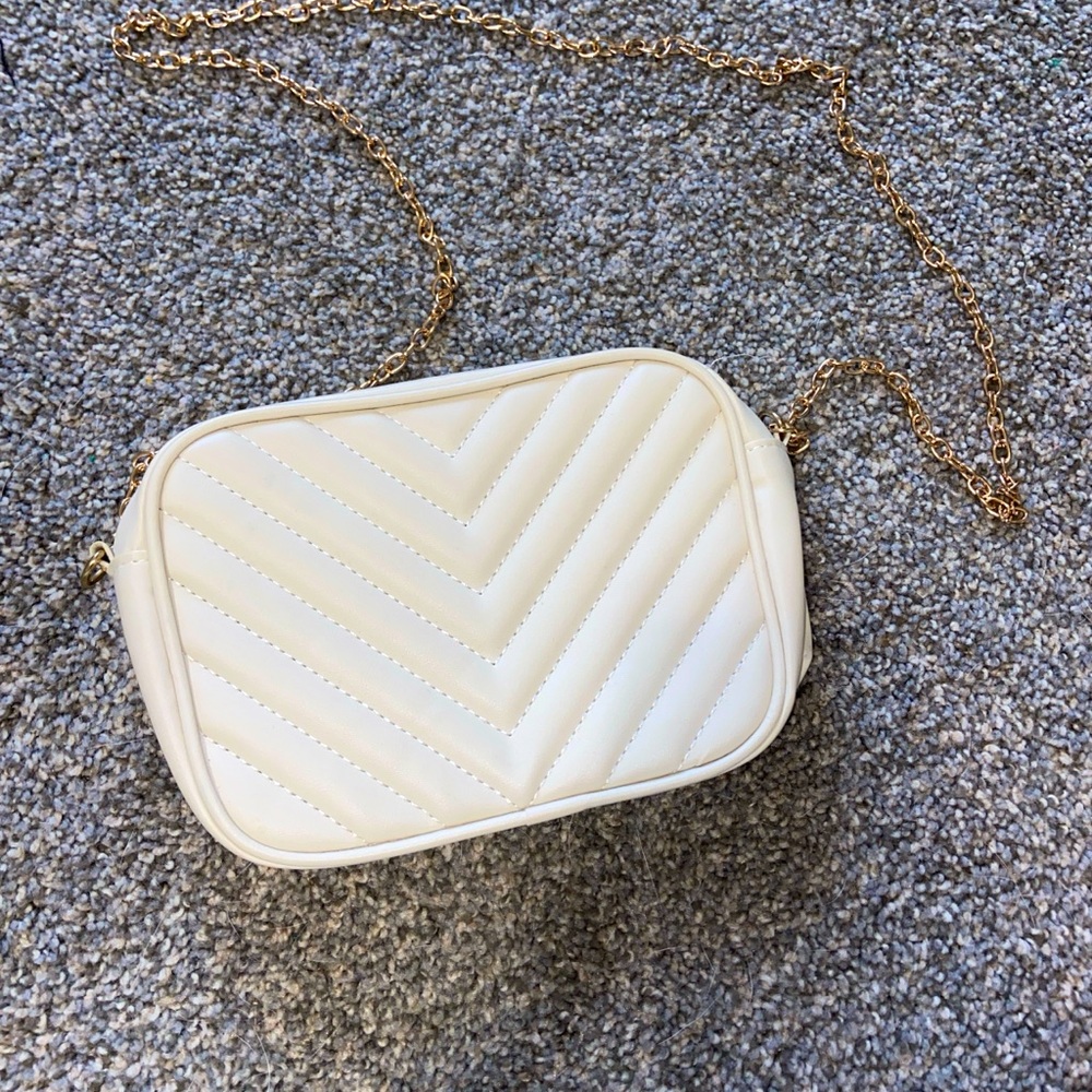 Crossbody chain cream purse